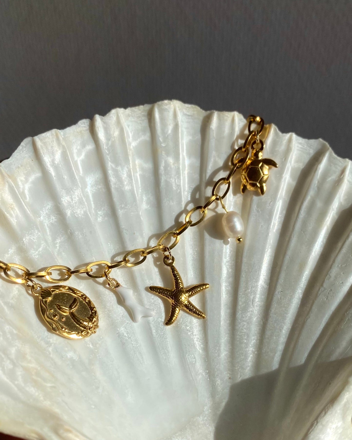 Customizable charm bracelet - Ocean treasure in gold